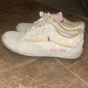 Womens 7 chenille vans sneaker